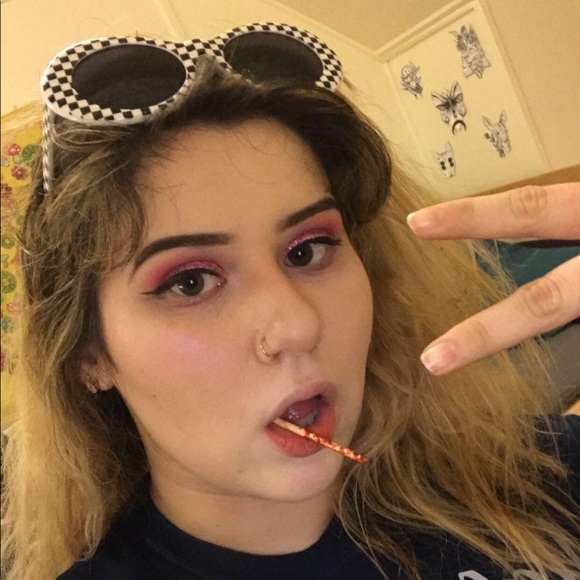 Meet your Posher, Isabella🌺🌼🥰 - Picture 1 of 1